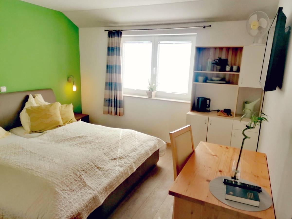 ניומרקט אם וואלרסי Taferne In Koestendorf - Ferienwohnung Monteurzimmer מראה חיצוני תמונה